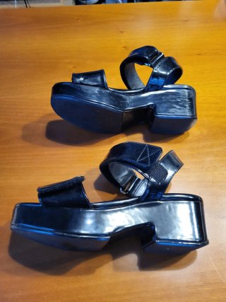 Sandalias Bimba y Lola Talla 36 Negras