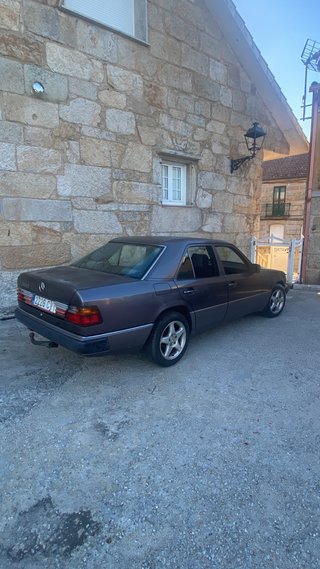 Mercedes-Benz 300 1993
