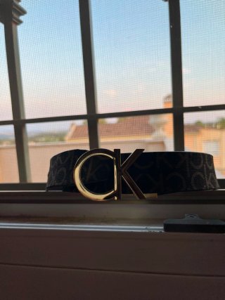 Cinturón Calvin Klein CK Negro y Dorado