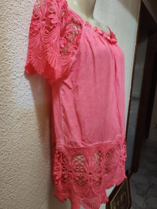 Blusa rosa con encaje