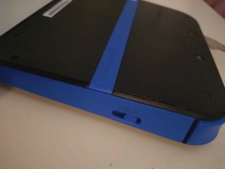 Nintendo 2DS Negra y azul averiada