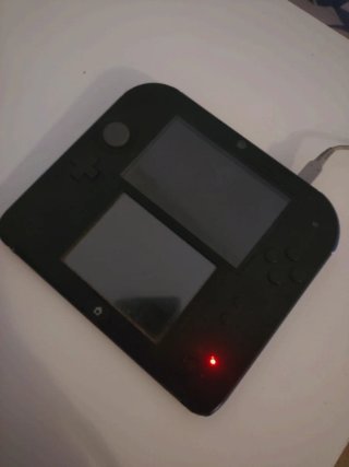 Nintendo 2DS Negra y azul averiada