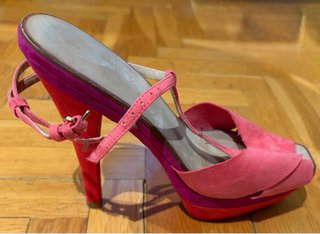 Sandalias Zara ante tacón plataforma.