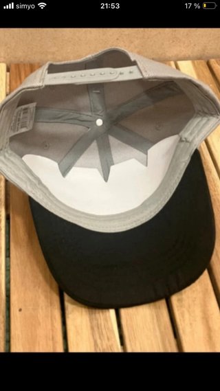Gorra estilo americano gris y negra