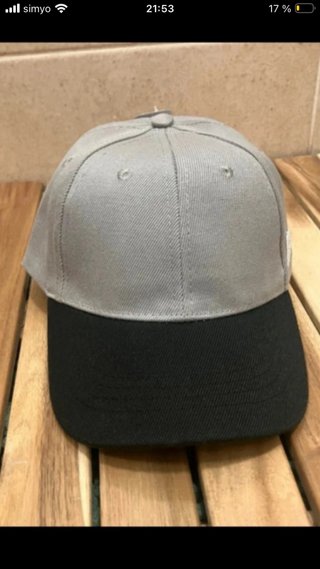 Gorra estilo americano gris y negra