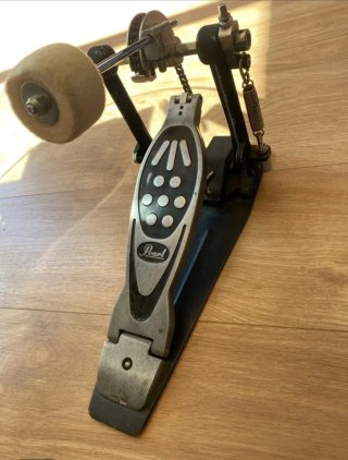 Pedal Bombo Pearl y Hi-Hat Millenium para batería