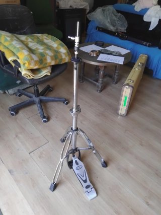 Pedal Bombo Pearl y Hi-Hat Millenium para batería