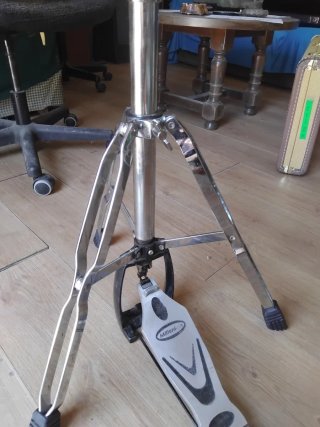 Pedal Bombo Pearl y Hi-Hat Millenium para batería