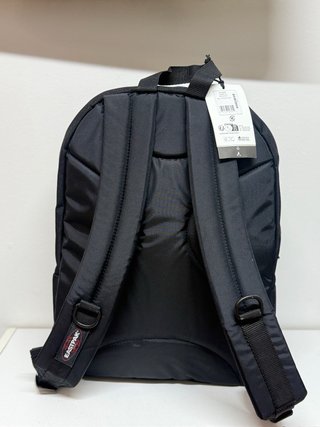Zaino Eastpak nero modello pinnacle , diversi pezz