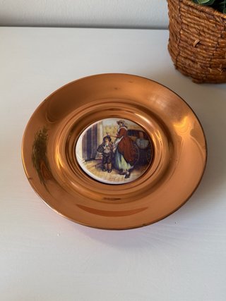 Plato Cobre Vintage con Medallón Porcelana