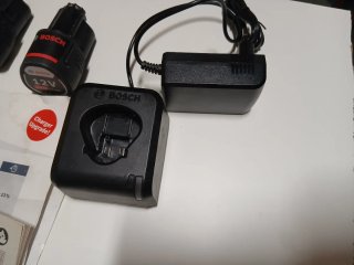 Cargador y 3 Baterías Bosch 12V Li-ion