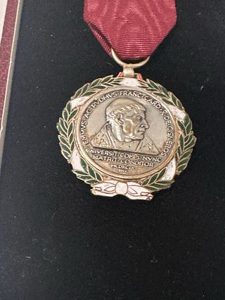 Medalla con caja de Villanueva y Joyeros