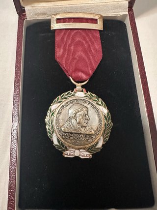 Medalla con caja de Villanueva y Joyeros