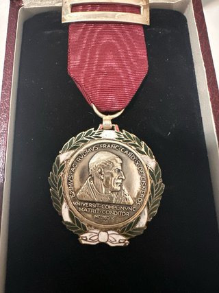 Medalla con caja de Villanueva y Joyeros