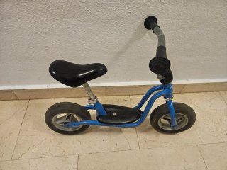 Bici sin pedales para niño azul.