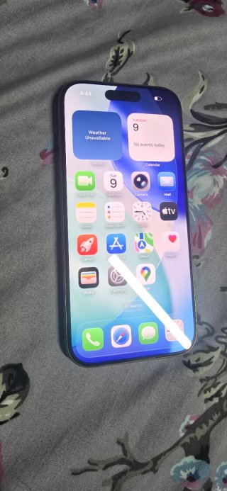 iPhone 16 Pro Dorado/Plateado