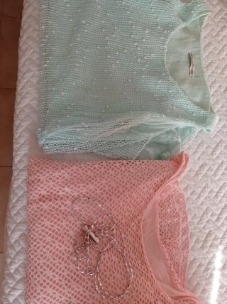 Blusa rosa de red con cinturón plateado+ Blusa v