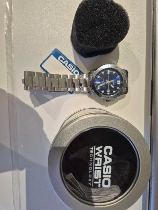 Reloj Casio Azul y Plateado