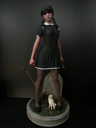 Figura Miércoles adams (wednesday) en resina