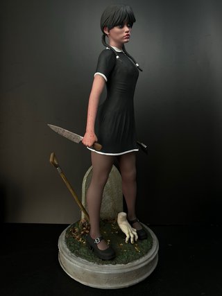 Figura Miércoles adams (wednesday) en resina