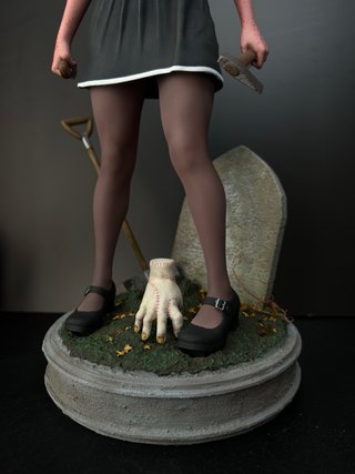 Figura Miércoles adams (wednesday) en resina