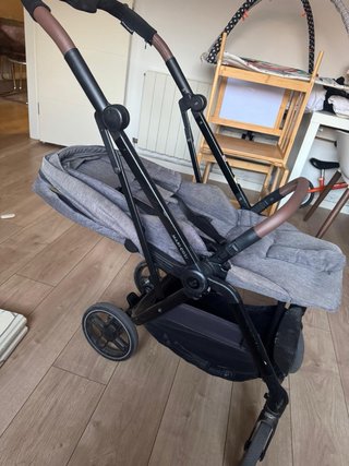 Silla de paseo y capazo Maxi Cosi Leona 2