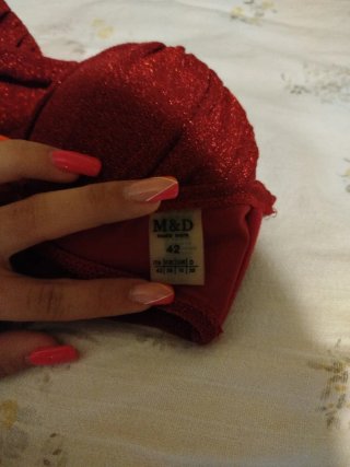 Costume da bagno rosso scintillante
