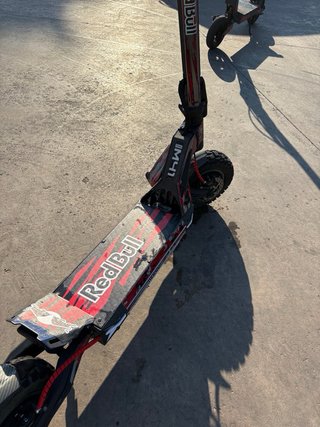 Patin Ecoextem Armored Red Bull con casco fox