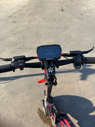 Patin Ecoextem Armored Red Bull con casco fox