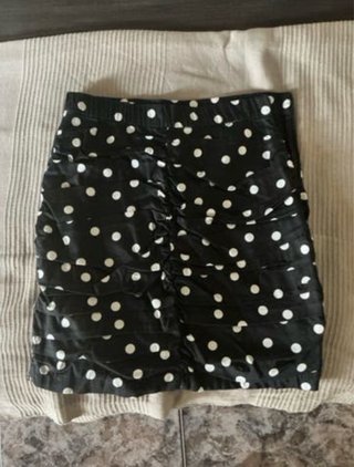 Falda de lunares negra y blanca