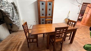 Mesa + 4 Sillas + Mueble de comedor