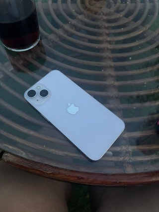 iPhone 14 Lila