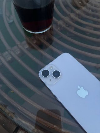 iPhone 14 Lila