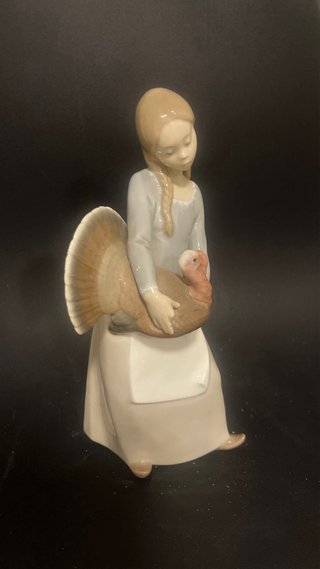 Figura Lladro Niña con un pavo