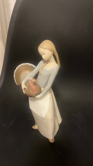 Figura Lladro Niña con un pavo