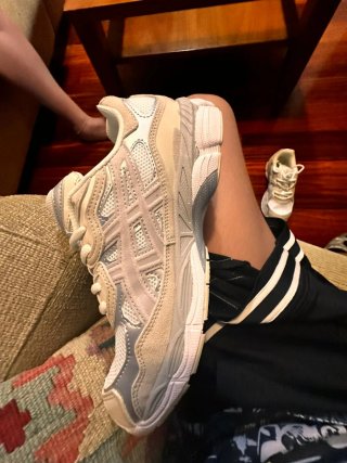 Asics Talla 41.5 Beige y Blanco