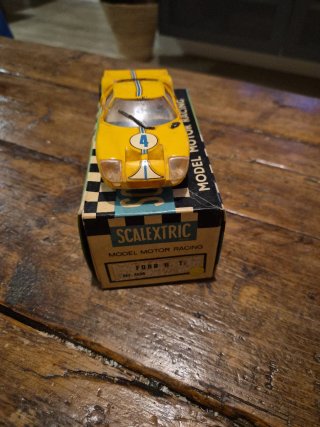 Coche Scalextric Ford GT Amarillo
