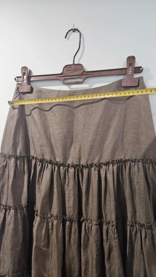 Falda midi con volantes