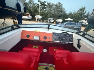 Barco 6m Swift Craft Mercruiser 4.3