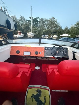 Barco 6m Swift Craft Mercruiser 4.3