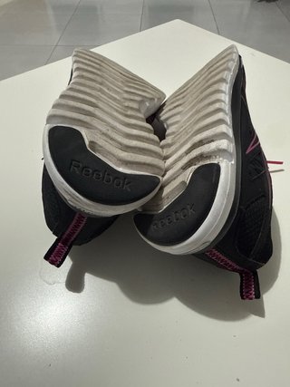Zapatillas Reebok Negras y Rosas Talla 37.5