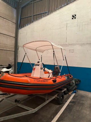 Zodiac semirrígida naranja
