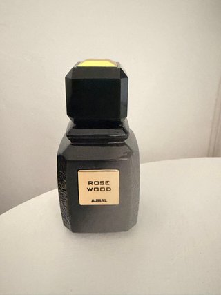 Ajmal Rose Wood Perfume Negro y Dorado