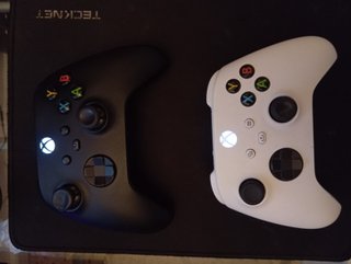 Xbox Series S + 2 mandos + caja