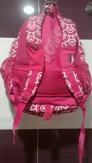 Mochila Totto rosa con estampado
