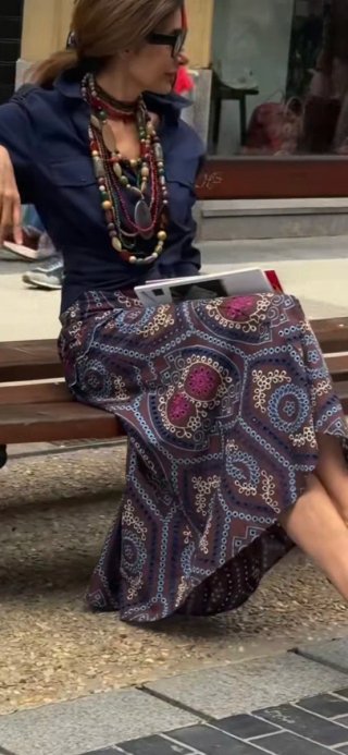 Falda Zara bordada perforada