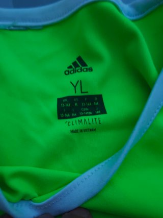 Camiseta Adidas fluorescente Talla 13-14 años