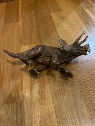 Figura de Triceratops realista y de buen material