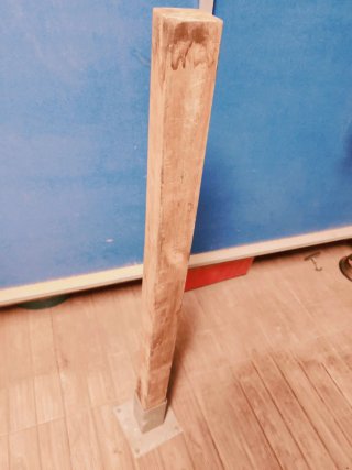 Poste madera y base acero