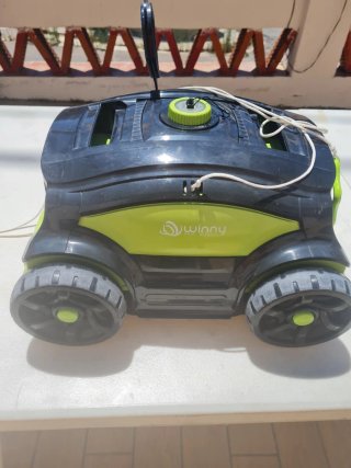 Robot Limpiafondos Piscina Winny